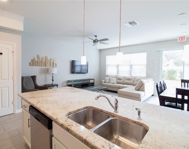 5159 Adelaide Drive - Photo Thumbnail 4