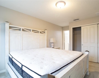 5159 Adelaide Drive - Photo Thumbnail 9