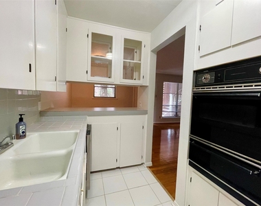 3420 Mount Vernon Street - Photo Thumbnail 3