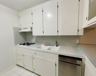 3420 Mount Vernon Street - Photo Thumbnail 2