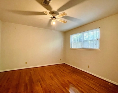 3420 Mount Vernon Street - Photo Thumbnail 5