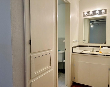 3420 Mount Vernon Street - Photo Thumbnail 6