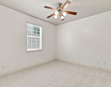 1602 A Colorado Street - Photo Thumbnail 10