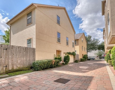 1602 A Colorado Street - Photo Thumbnail 2