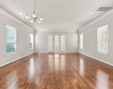 1602 A Colorado Street - Photo Thumbnail 13