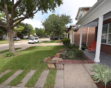 17611 Hoover Gardens Drive - Photo Thumbnail 5