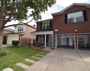 17611 Hoover Gardens Drive - Photo Thumbnail 3