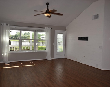 17611 Hoover Gardens Drive - Photo Thumbnail 19