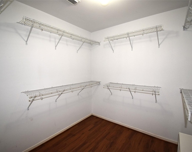 17611 Hoover Gardens Drive - Photo Thumbnail 23