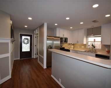 17611 Hoover Gardens Drive - Photo Thumbnail 16