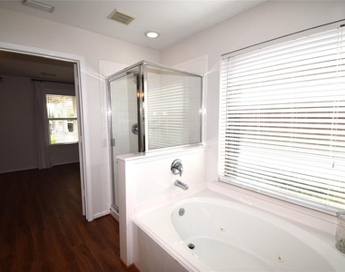 17611 Hoover Gardens Drive - Photo Thumbnail 24