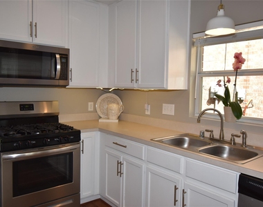 17611 Hoover Gardens Drive - Photo Thumbnail 11