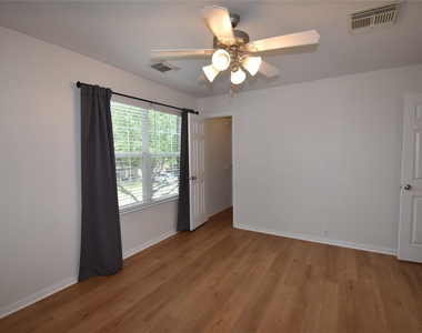 17611 Hoover Gardens Drive - Photo Thumbnail 33
