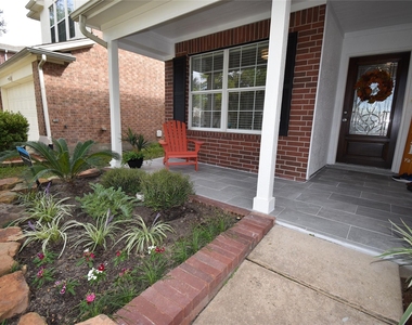 17611 Hoover Gardens Drive - Photo Thumbnail 6
