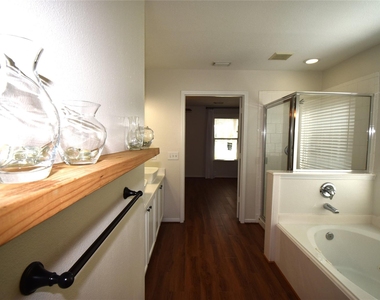 17611 Hoover Gardens Drive - Photo Thumbnail 22