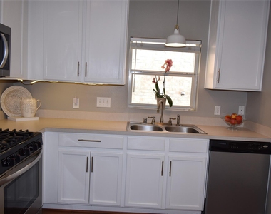 17611 Hoover Gardens Drive - Photo Thumbnail 12