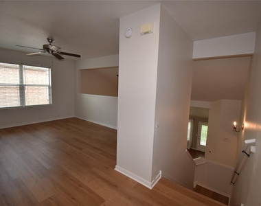 17611 Hoover Gardens Drive - Photo Thumbnail 30