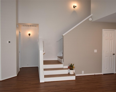 17611 Hoover Gardens Drive - Photo Thumbnail 25