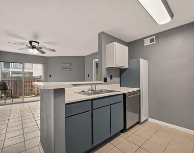 18800 Egret Bay Blvd Boulevard - Photo Thumbnail 14