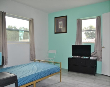 4113 Seybold Avenue - Photo Thumbnail 7