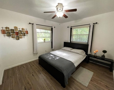 957 Ne 2nd Street - Photo Thumbnail 5