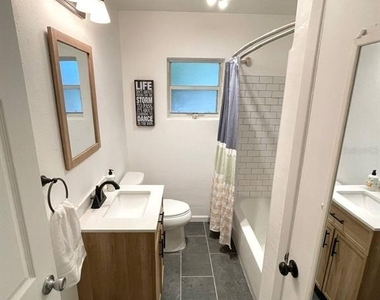 957 Ne 2nd Street - Photo Thumbnail 6