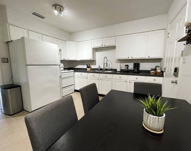957 Ne 2nd Street - Photo Thumbnail 2