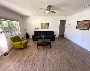 957 Ne 2nd Street - Photo Thumbnail 1