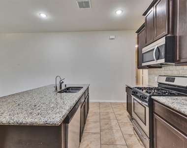 14011 Wolftrap Lane - Photo Thumbnail 10