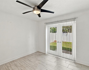 1319 E South Street - Photo Thumbnail 13