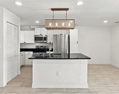 1319 E South Street - Photo Thumbnail 8