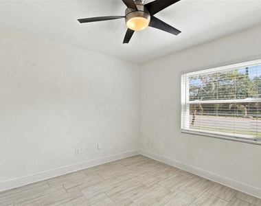 1319 E South Street - Photo Thumbnail 18