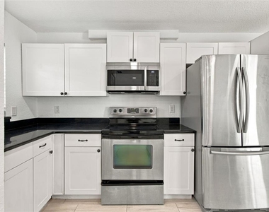 1319 E South Street - Photo Thumbnail 5