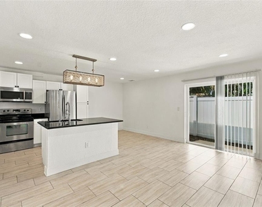 1319 E South Street - Photo Thumbnail 9