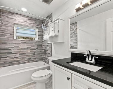 1319 E South Street - Photo Thumbnail 15
