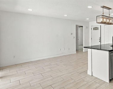 1319 E South Street - Photo Thumbnail 10