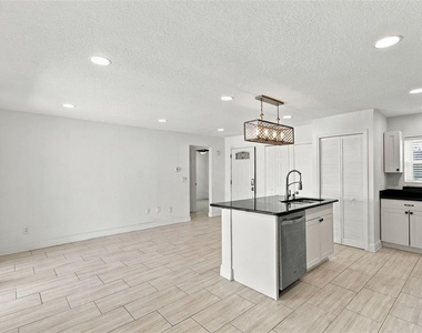 1319 E South Street - Photo Thumbnail 11