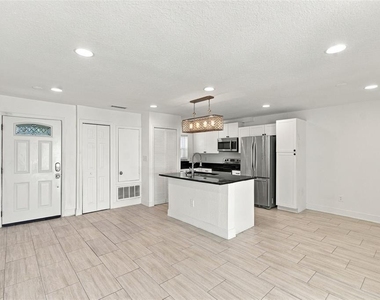 1319 E South Street - Photo Thumbnail 3