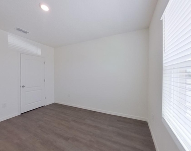 32205 Edson Avenue - Photo Thumbnail 10