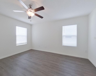 32205 Edson Avenue - Photo Thumbnail 14