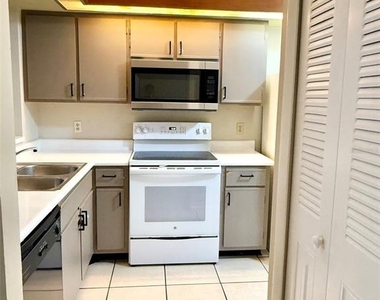 3012 S Semoran Boulevard - Photo Thumbnail 8