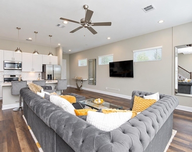 8401 Mclean Street - Photo Thumbnail 8