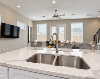 8401 Mclean Street - Photo Thumbnail 10