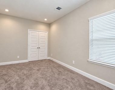 8401 Mclean Street - Photo Thumbnail 25