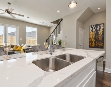 8401 Mclean Street - Photo Thumbnail 11