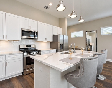 8401 Mclean Street - Photo Thumbnail 12