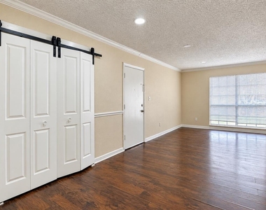335 Wymore Road - Photo Thumbnail 2