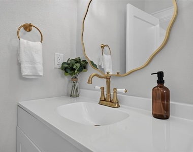 1201 Oakhill Street - Photo Thumbnail 14