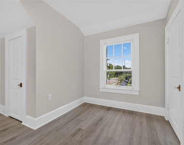 1201 Oakhill Street - Photo Thumbnail 11