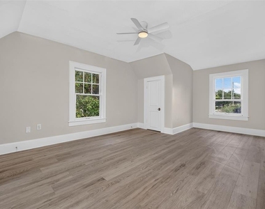 1201 Oakhill Street - Photo Thumbnail 10